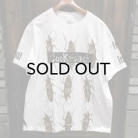 {MOMENTARY PSYCHO ART} "Cock roach" MULTI PRINT T-SHIRTS / WHITE