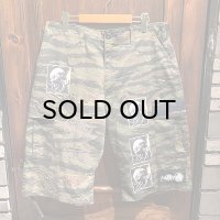 {MOMENTARY PSYCHO ART} USED CAMO CARGO SHORTS / TIGER