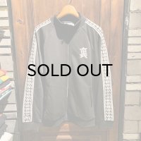 {PUNK DRUNKERS x 丸山ゴンザレス} 裏社会ジャージトップス