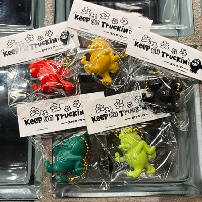 画像1: {SNOID} STINKS "Keep on Truckin" Key Chain