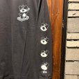 画像3: {MAGICAL MOSH MISFITS × でん六 } “ピーナッツスケボーとでんちゃん” LONG TEE (3)