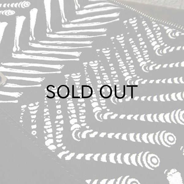 画像3: {NO MAD NUMSKULL × AMOA} MESSENGER BAG - FLAP / "BONE" / BLACK×WHITE / (S) (3)