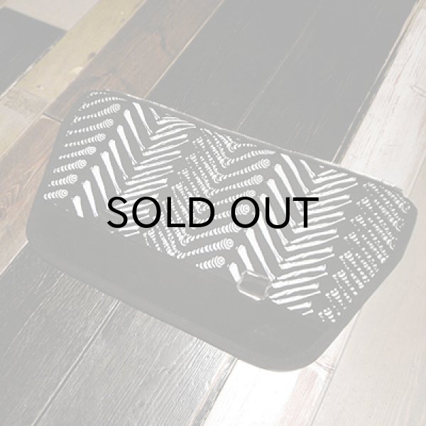 画像1: {NO MAD NUMSKULL × AMOA} MESSENGER BAG - FLAP / "BONE" / BLACK×WHITE / (S) (1)