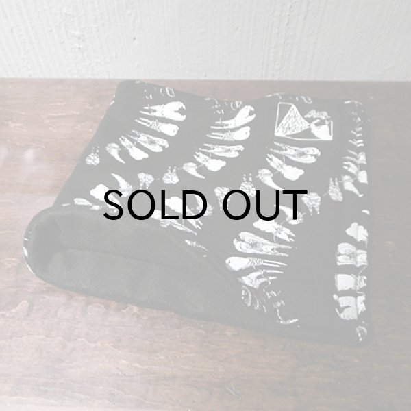 TEETH / BLACK×WHITE