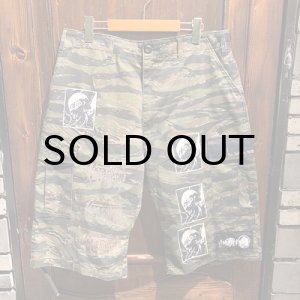 画像: {MOMENTARY PSYCHO ART} USED CAMO CARGO SHORTS / TIGER