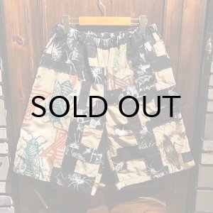 画像: {NO MAD NUMSKULL} ORIGINAL PATTERN SHORT PANTS / "HATE PATCHWORK" / XL / 01