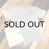 画像: {MAGICAL MOSH MISFITS} はみだし猫 POCKET TEE