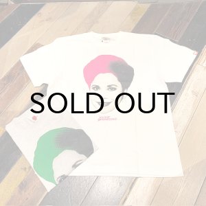 画像: {PUNK DRUNKERS x デヴィ・スカルノ} カラフルヘアー夫人TEE