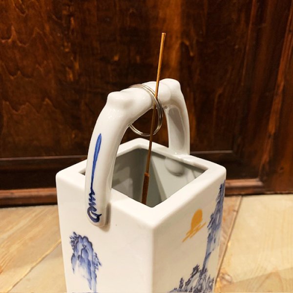 画像2: {九九谷} お香立て 九谷山水図 (2)