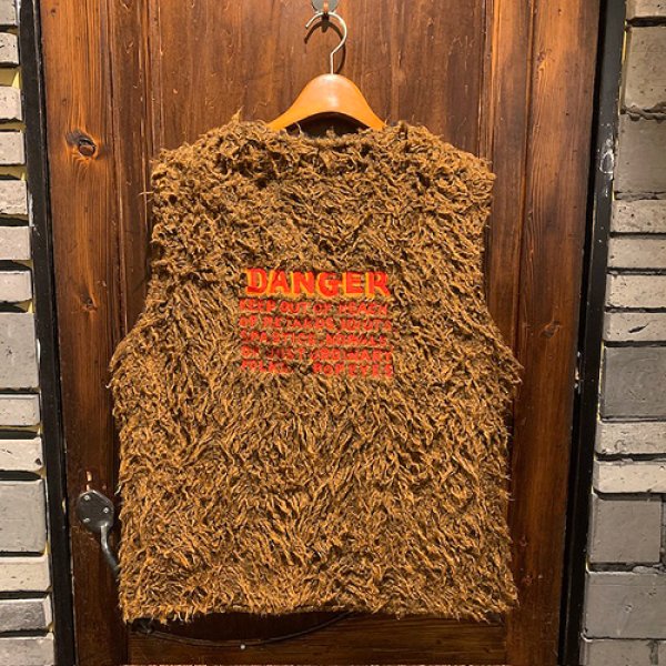 画像2: {POP EYES} "PPE KEEP OUT" FUR VEST (2)