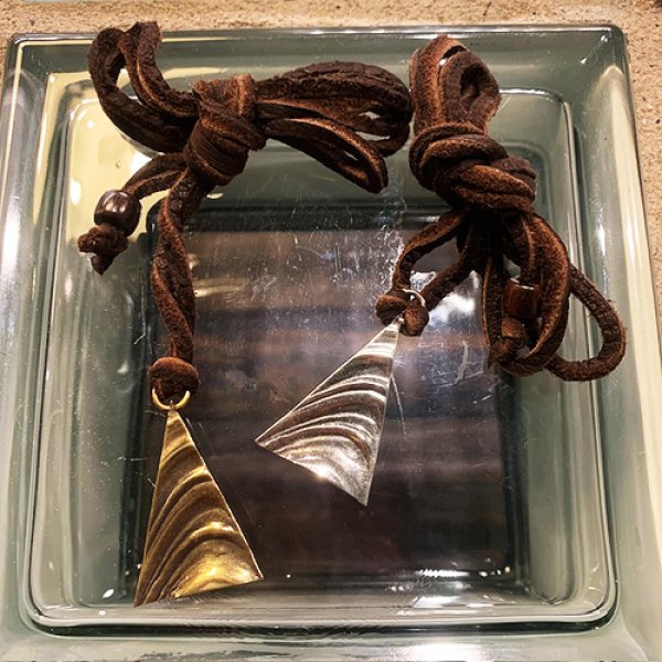 画像1: {FLYOVER} Natural triangle Pendant (1)