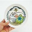 画像2: {九九谷} ５寸 丸皿（鶴亀）Kads MIIDA & 野坂 稔和 (2)