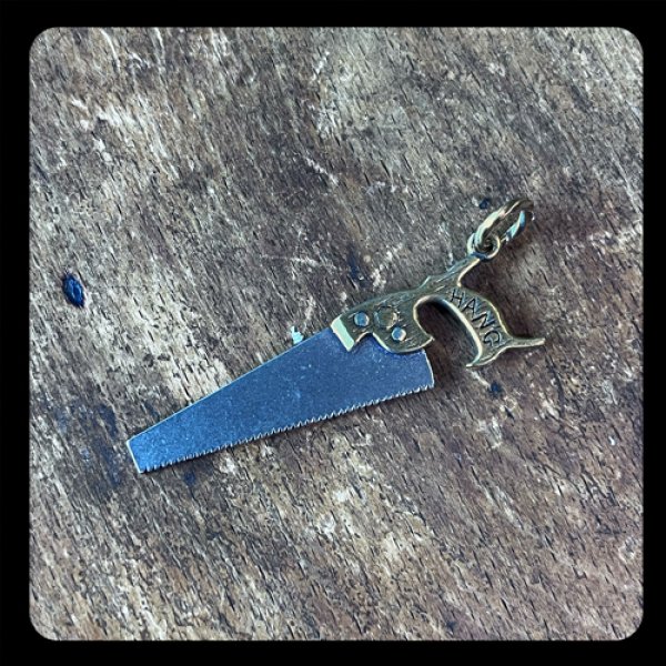 画像1: {HANG} Attic Saw 〜屋根裏部屋のノコギリ〜 pendant head / German Silver×Brass (1)