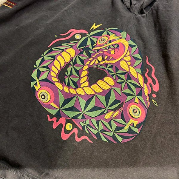 画像4: {NO MAD NUMSKULL} "OUROBOROS" S/S T-SHIRTS (FULL COLOR MULTI PRINT) (4)